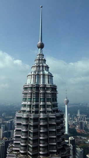 KL - Petronas Twin Towers - Blick auf den Westturm